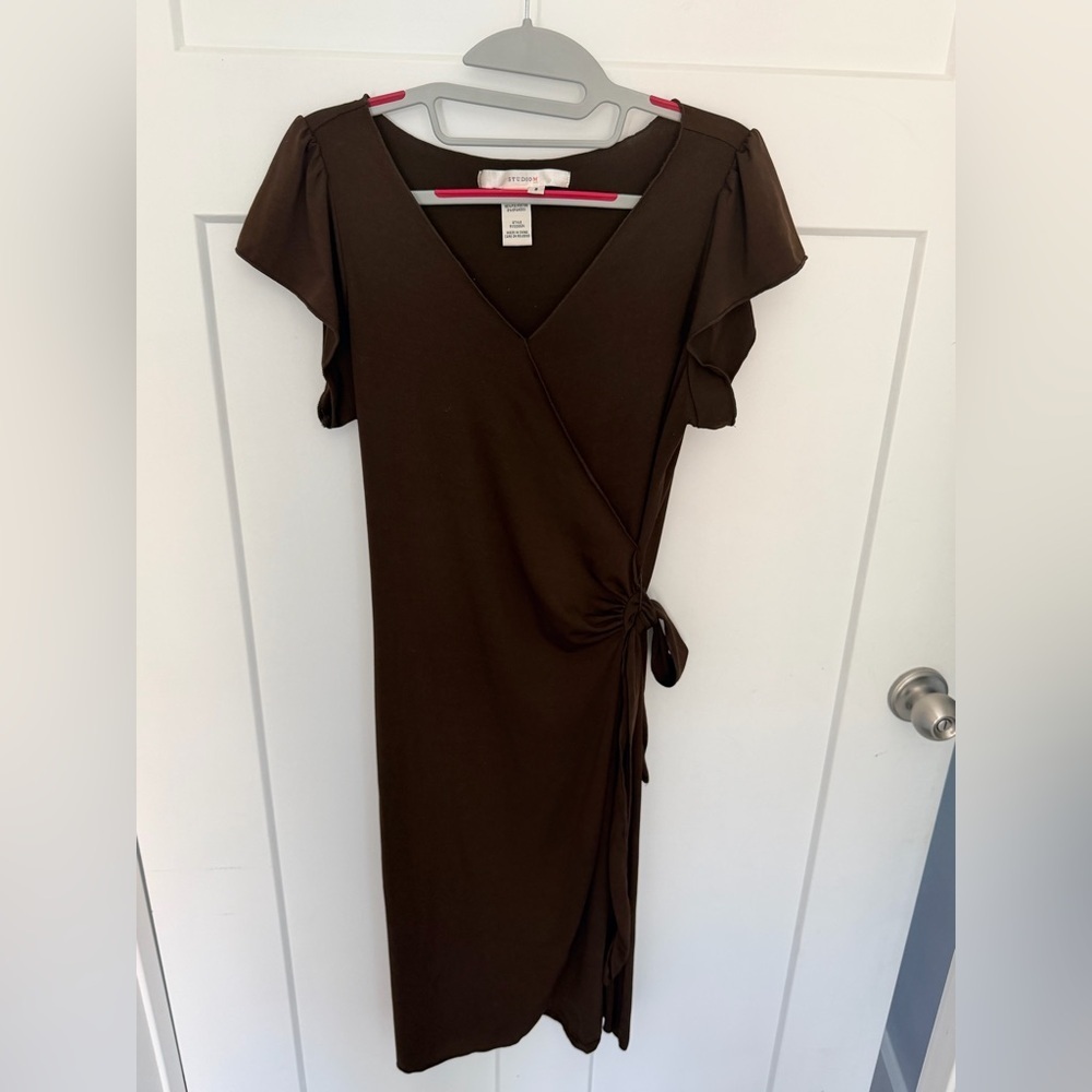 Studio M Brown Wrap Dress Size Small V Neck Tie Waist Flutter Sleeve Stretch